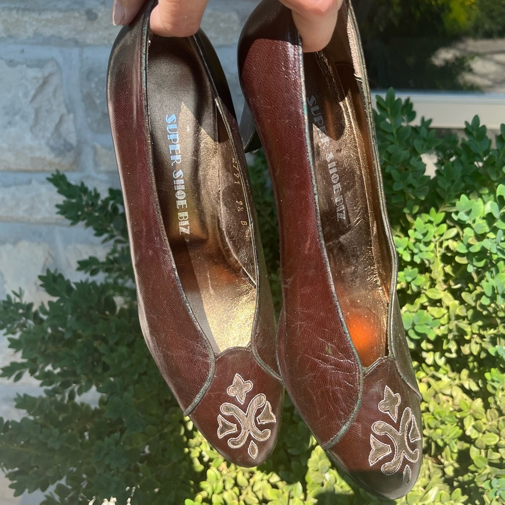 Vintage Holt Renfrew Maroon with Bronze Detail Leather Heels Size 8.5 US NWOB